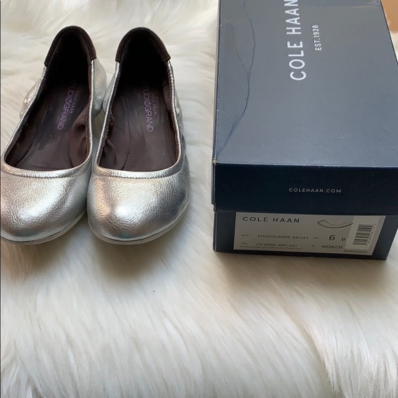 Cole Han StudioGrand Ballet Silver Flats Size 6 - Picture 7 of 8
